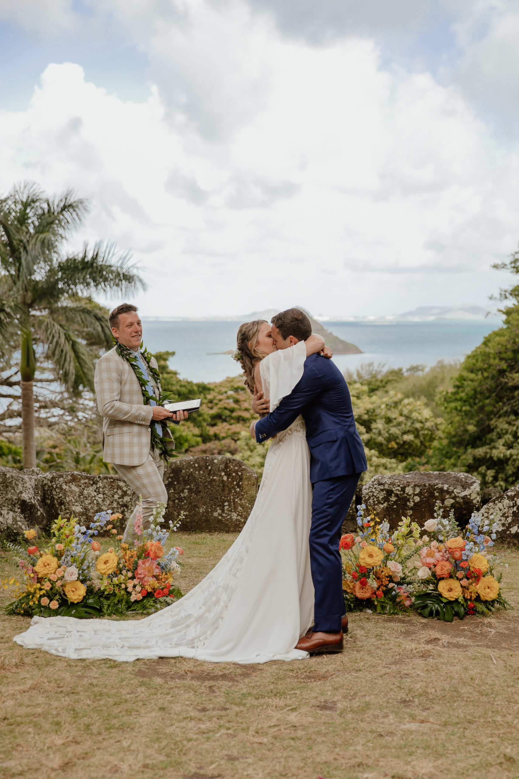 tropical wedding, destination wedding inspo, Hawaii wedding photographer, bohemian bride inspo, luxury wedding